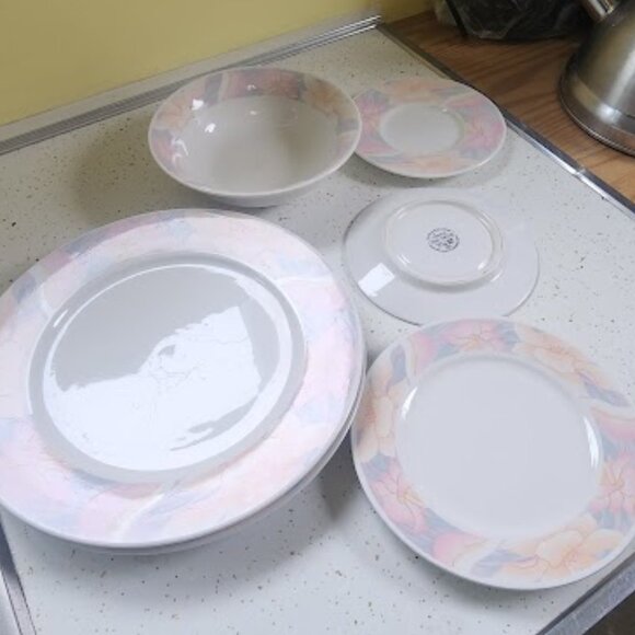 "Sara~ China Pearl" Collection Fine China - Set of 6 - Picture 1 of 6